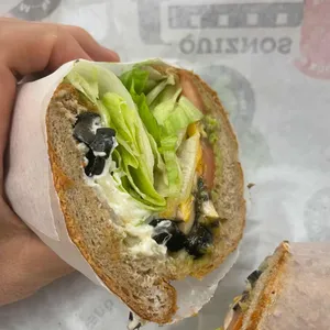 퀴즈노스 사진