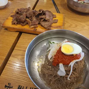 육쌈냉면 사진