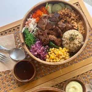 풀오브어스 사진