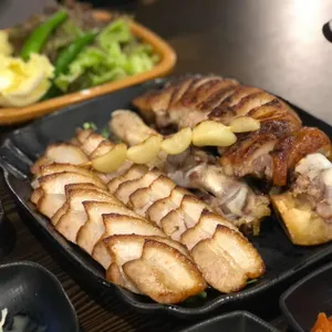 아씨네족발 사진