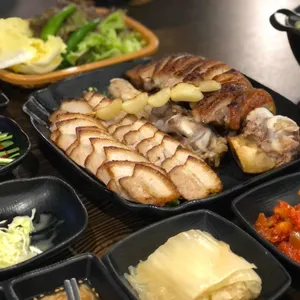 아씨네족발 사진