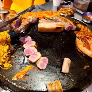 동두천솥뚜껑삼겹살 사진