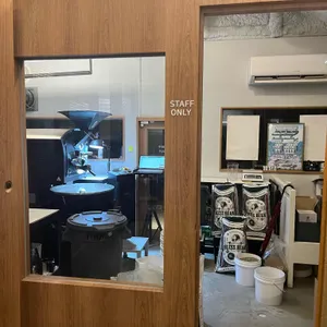 챔프스페이스 커피로스터스 베리도넛 리뷰 사진