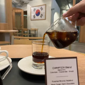 챔프스페이스 커피로스터스 베리도넛 리뷰 사진