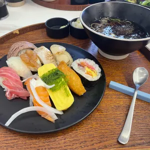 이어 사진