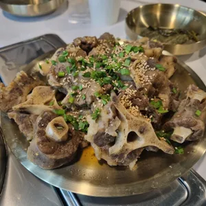육수정 사진