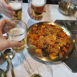 육수정 사진
