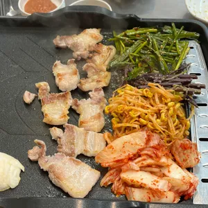 돼지아저씨 사진