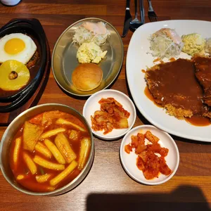 서커스돈까스 리뷰 사진