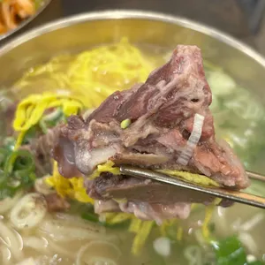 평이담백 뼈칼국수 사진
