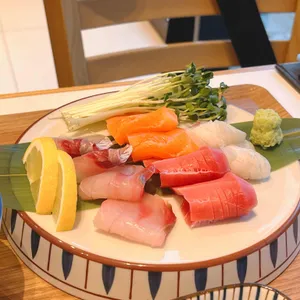 바를정찬 사진