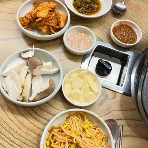 새까만꿀꿀이 사진