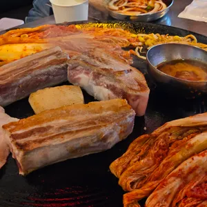 동두천솥뚜껑삼겹살 사진