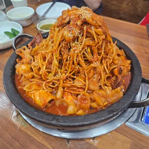 돌솟해물뼈찜 사진