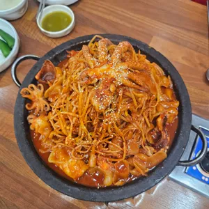 돌솟해물뼈찜 사진
