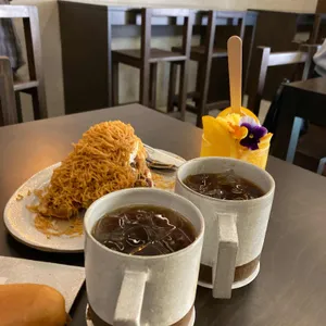 런오브더밀 작업실 사진