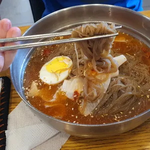 육쌈냉면 사진