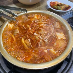 꿀돼지 김치찌개 사진