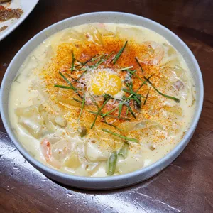 윤공 사진