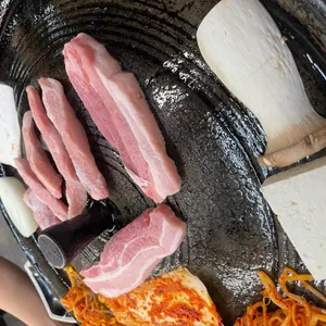 싹쓰리솥뚜껑김치삼겹살 리뷰 사진
