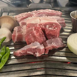 돼지집 사진