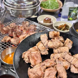 꽃돼지연탄구이 사진