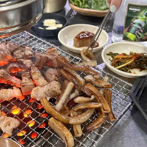 꽃돼지연탄구이 사진