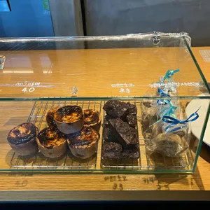 학티스트 커피로스터스 리뷰 사진