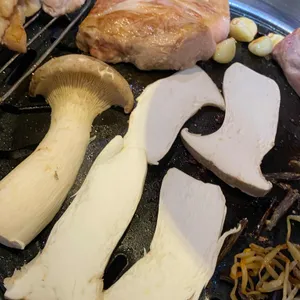 두툼한고깃집 사진