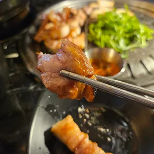 주돈 사진