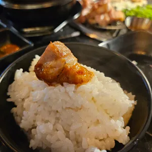 주돈 사진