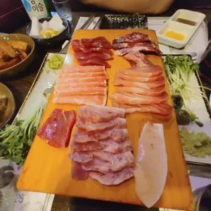 웃는돌참치 사진