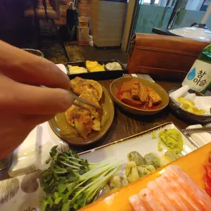 웃는돌참치 사진