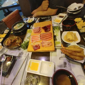 웃는돌참치 사진