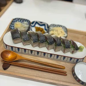 바를정찬 사진