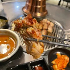겨비겨비 대표 사진