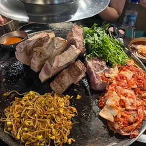동두천솥뚜껑삼겹살 사진