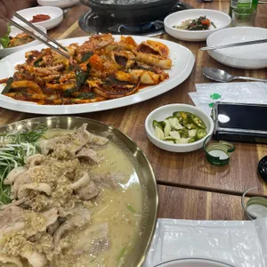 항아리얼큰이칼국수 사진