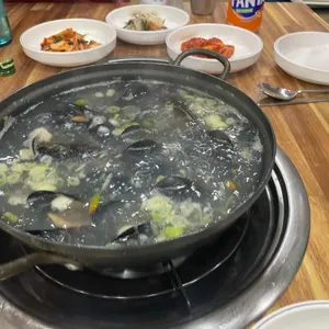 항아리얼큰이칼국수 사진