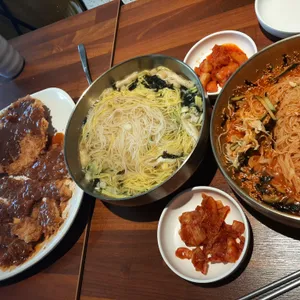 서커스돈까스 사진