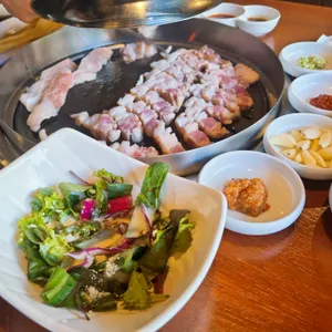 고기굽는남자 사진
