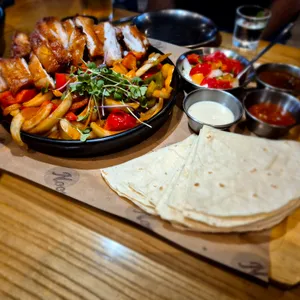 누구나홀딱반한닭 사진