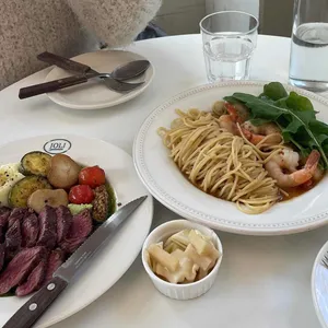 졸리연남 사진