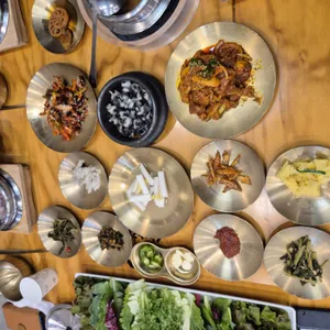 산아래 우렁쌈정식 사진
