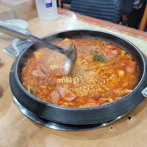 보글보글솥뚜껑부대찌개 사진