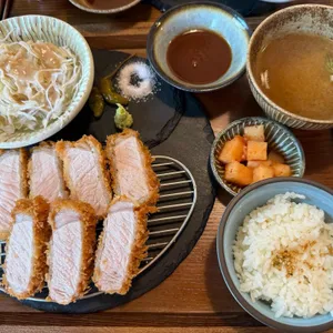 윤돈 사진