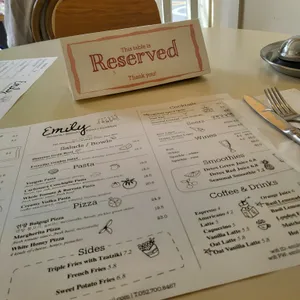 에밀리 리뷰 사진