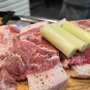 꺼멍도야지 사진