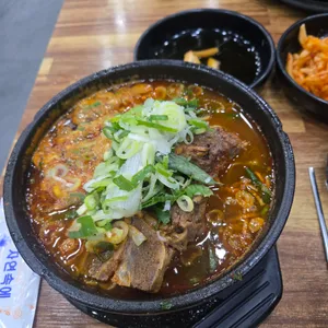 방가삼대얼큰한뼈해장국 사진