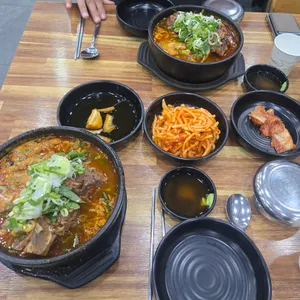방가삼대얼큰한뼈해장국 사진